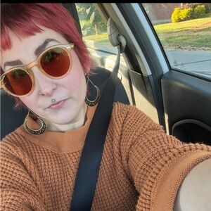 Meet your Posher, Alicia